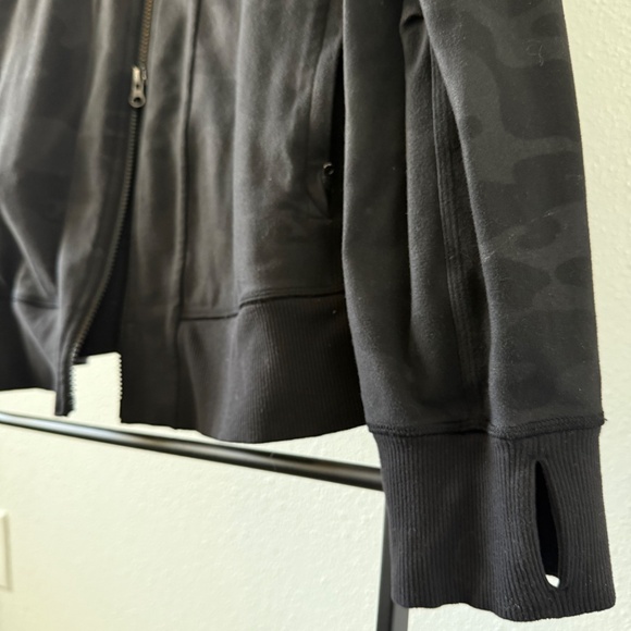 lululemon Kung Fu Jacket - Picture 4 of 6